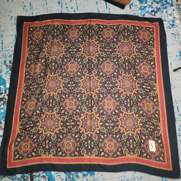 Yves Saint Laurent scarf - Picture 6 of 11